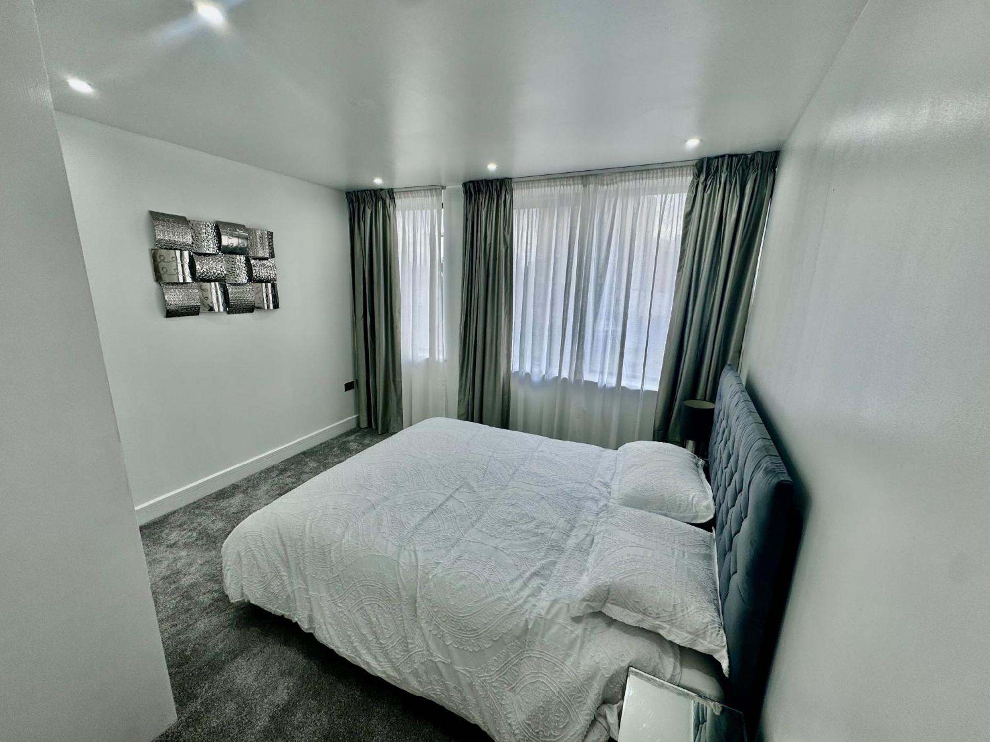 Luxury 2 Bed Entire Apartment-Near Tube & Shopping Centre Harrow Exterior foto